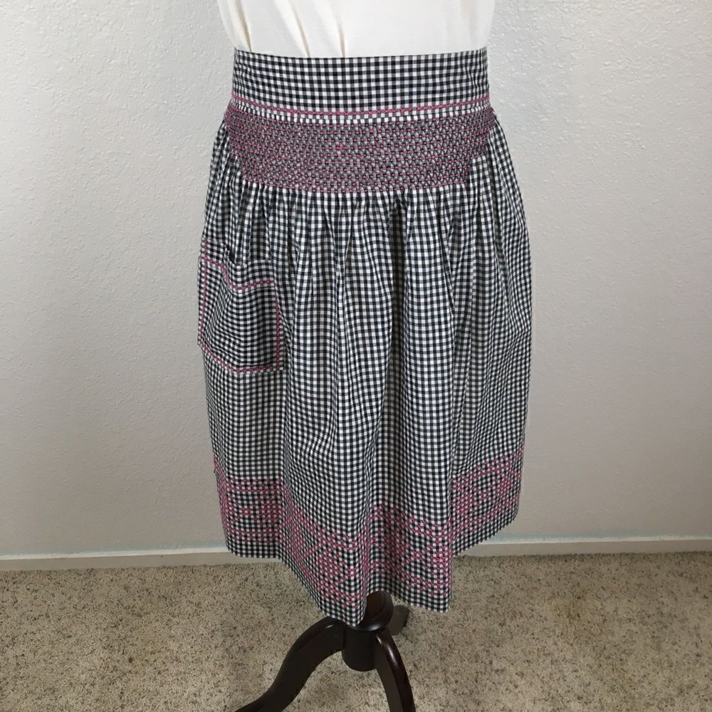 Vintage embroidered half apron with pocket‎
